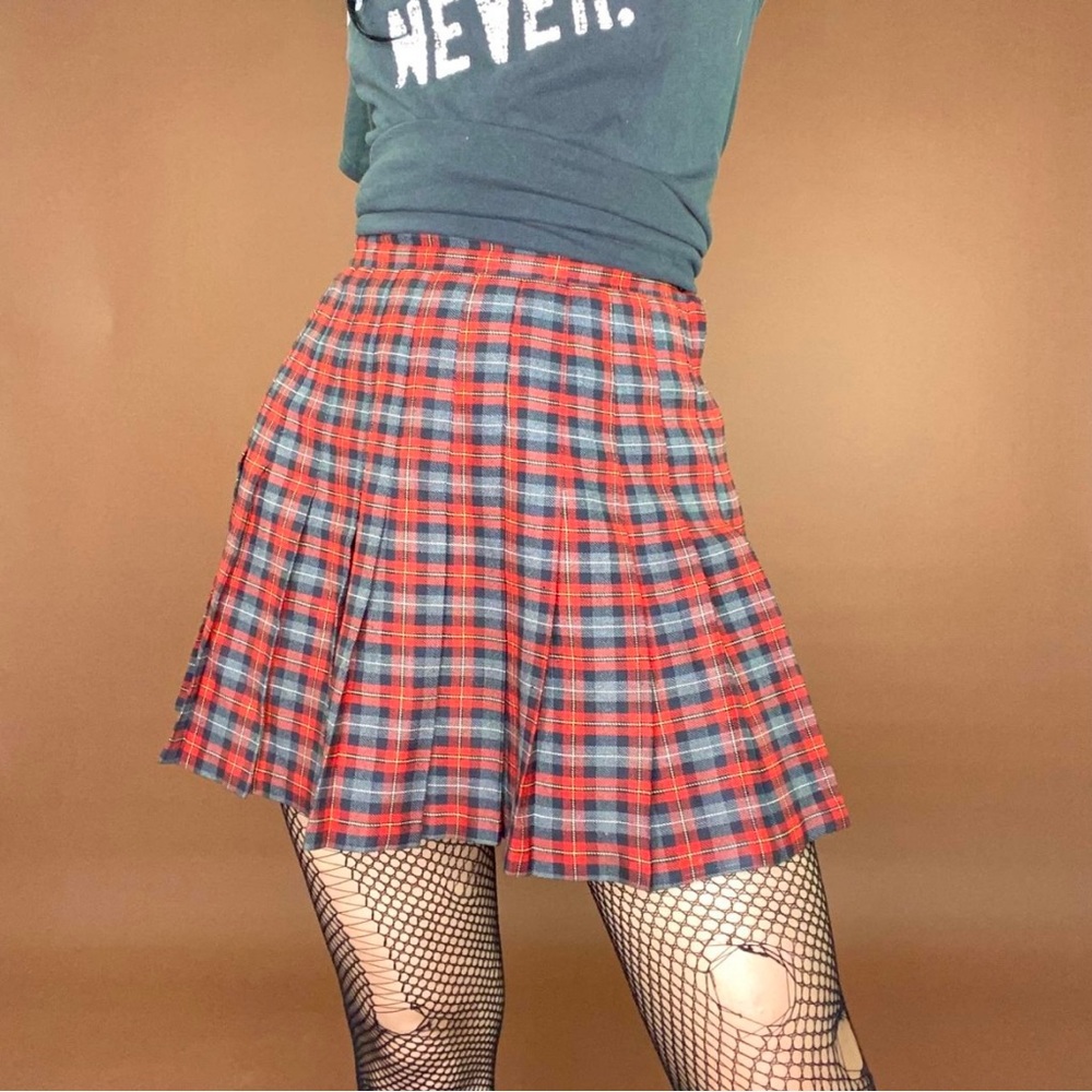 Vintage 90s Plaid Skirt 🕷️ Grunge Schoolgirl Emo Punk Pleated Mini Red Black - Picture 1 of 4